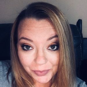 Meet your Posher, Lora